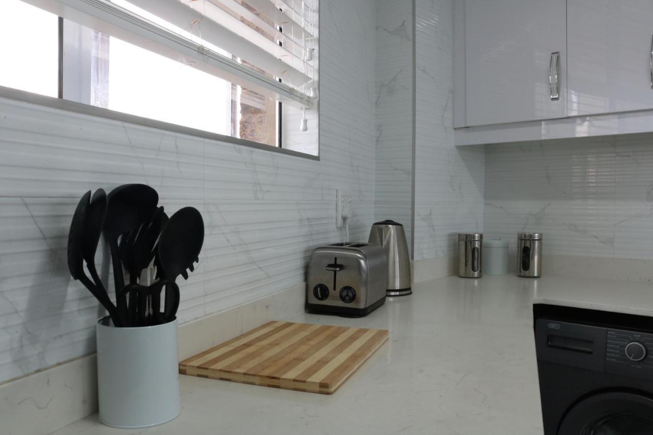 24 Sea Lodge - Sea Viewing Apartment Durban Ngoại thất bức ảnh