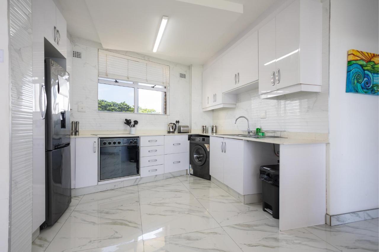24 Sea Lodge - Sea Viewing Apartment Durban Ngoại thất bức ảnh