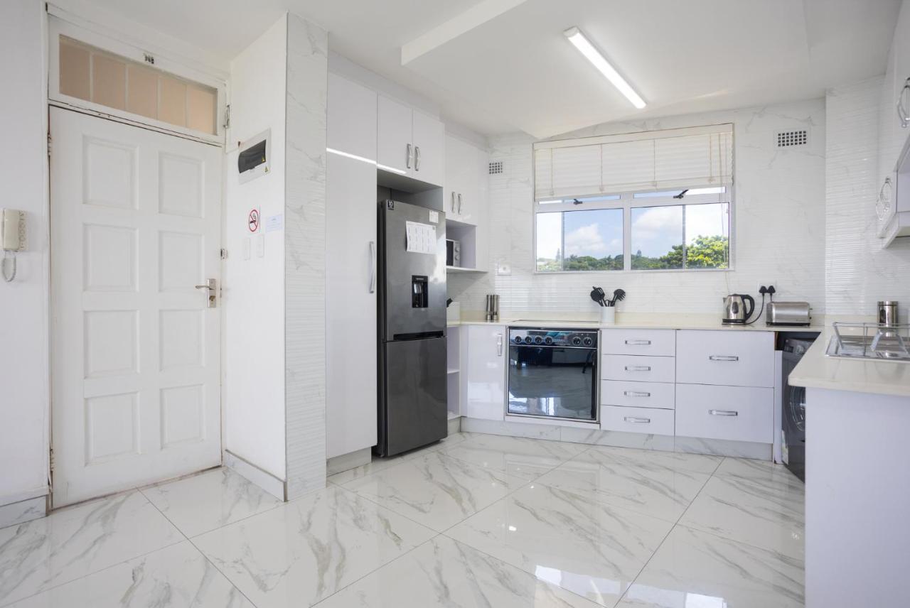 24 Sea Lodge - Sea Viewing Apartment Durban Ngoại thất bức ảnh